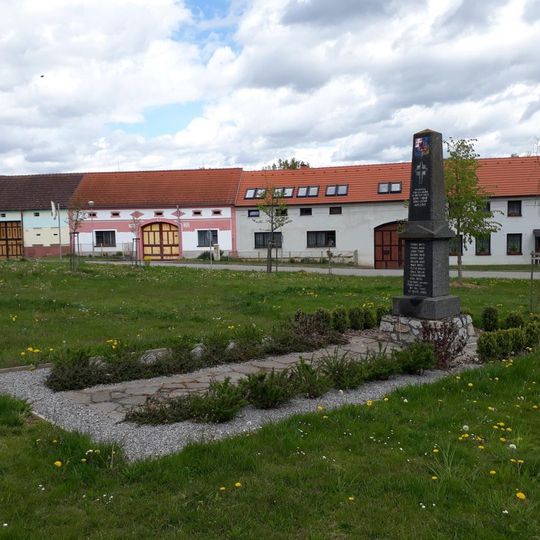 Pomník padlým v Malešicích