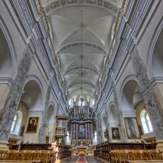 Sienu un velvju apdare