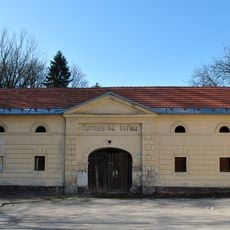 Bárczyovský kaštieľ, brána opevnenia