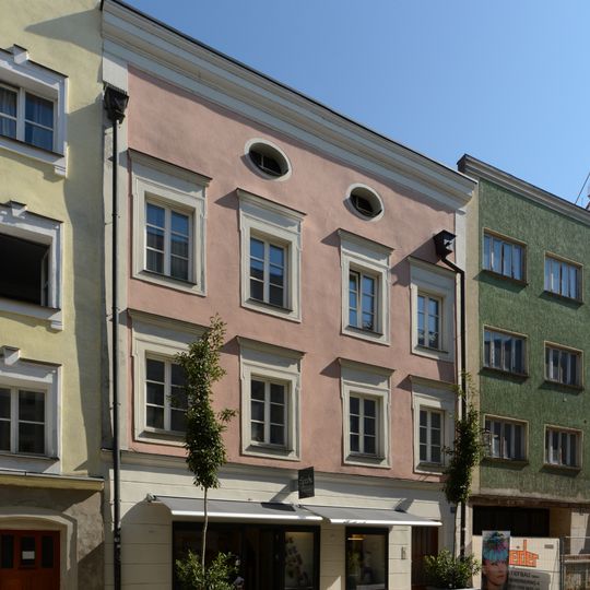 Theresienstraße 25