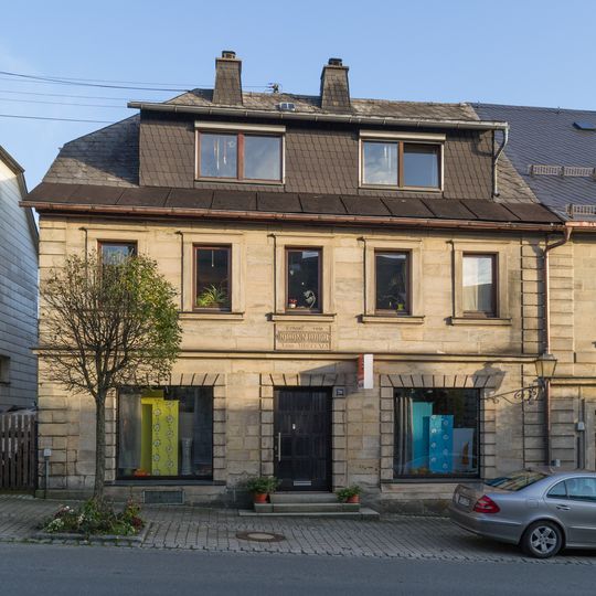 Wohn- und Geschäftshaus