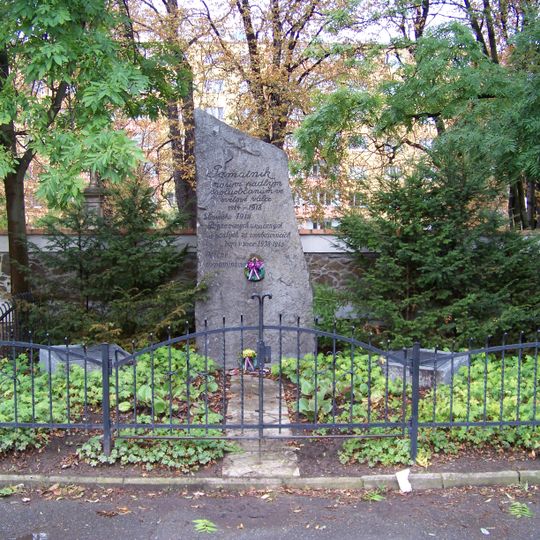 Pomník padlým u hřbitova v Záběhlicích