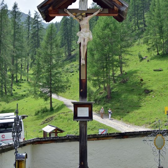 Friedhofskreuz Kalkstein