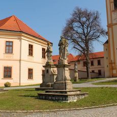 Socha svatého Judy Tadeáše v Nezamyslicích před kostelem