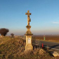 Kříž ve Slatinicích na rozcestí za obcí