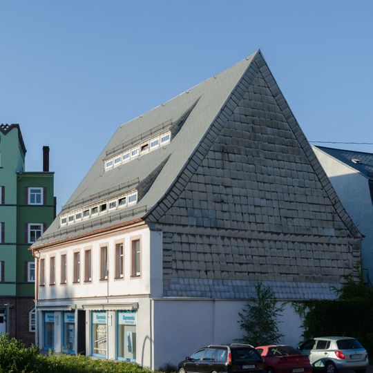 Wohnhaus in ehemals geschlossener Bebauung Waldheimer Straße 16