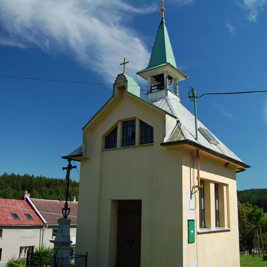 Wayside cross near Chapel in Savín