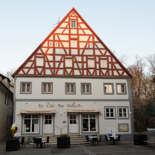 Wohn- und Geschäftshaus