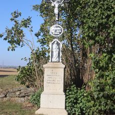 Kříž na severním okraji Dolních Lažan