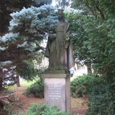 Socha svaté Anežky České u kostela ve Všetatech