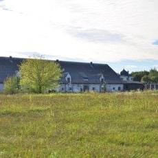 Dom (w dawnym zespole folwarcznym)