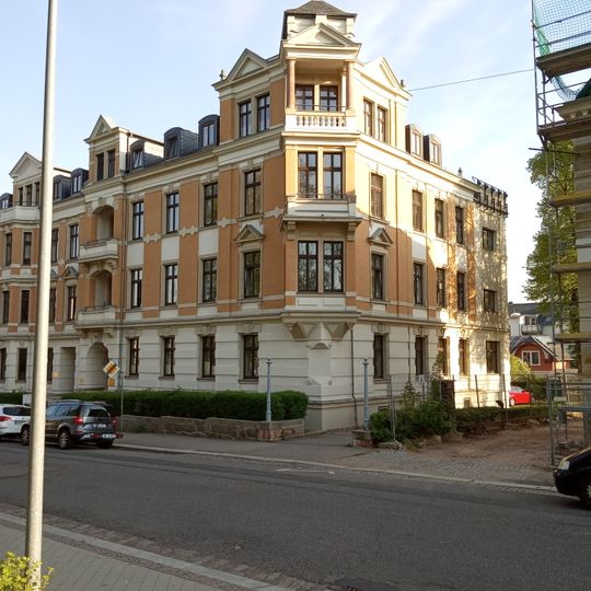 Mietshaus in halboffener Bebauung Humboldtstraße 11