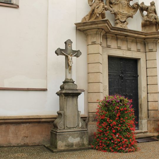 Kříž v Jevíčku na ulici Kostelní před kostelem