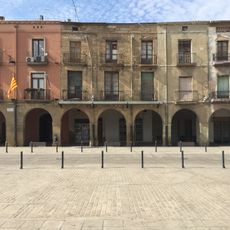 Porxos i edificis de la plaça de la Vila