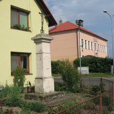 Boží muka naproti kostelu sv. Františka v Kováni