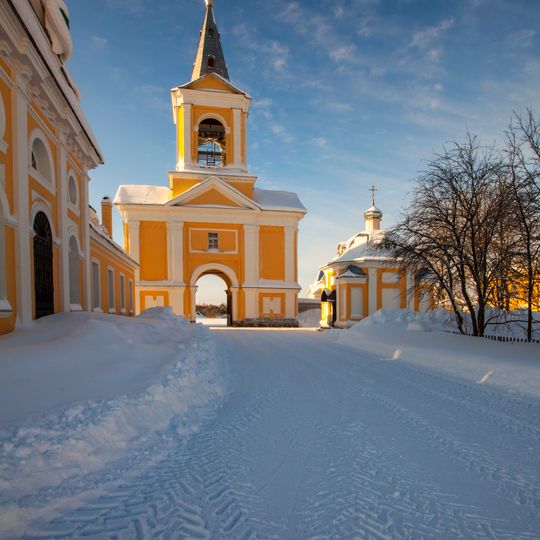 Колокольня с воротами