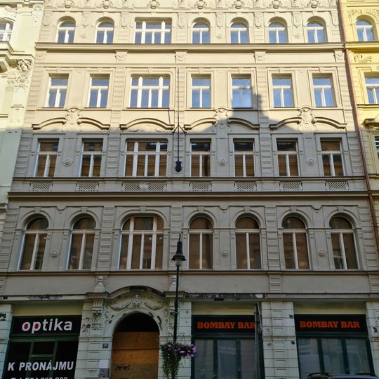 Dům Dlouhá třída 11 - Praha-Staré Město