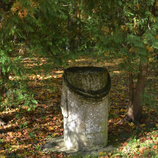 Kostivere mõisa pargiskulptuur