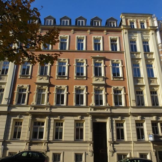 Mietshaus in geschlossener Bebauung Ludwigstraße 43