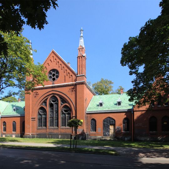 Dom Przedpogrzebowy zwany Małą Synagogą, wzniesiony w 1903 roku w stylu neogotyckim według projektu Maxa Fleischera