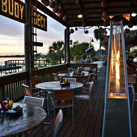 Grills Riverside Seafood Deck & Tiki Bar