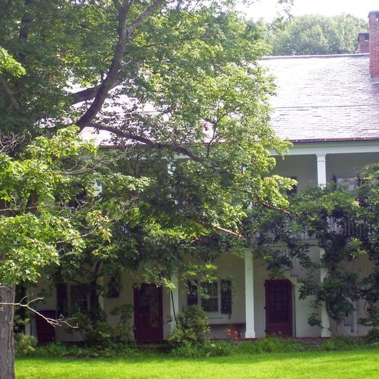 John Hendricks House and Dutch Barn