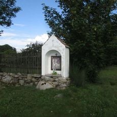 Kaplička jižně od Černic