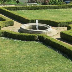 Kašna v klášterní zahradě v Kadani