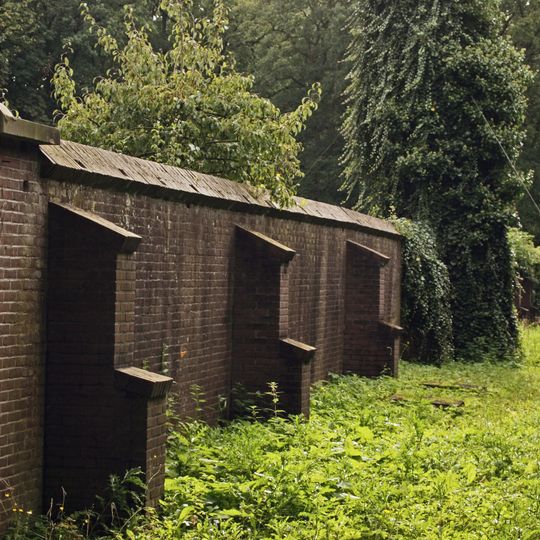 Nijenrode: nutstuin met onder meer broeikassen