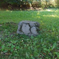 Podstavec neznámé památky u silnice na Rájov v Mnichově