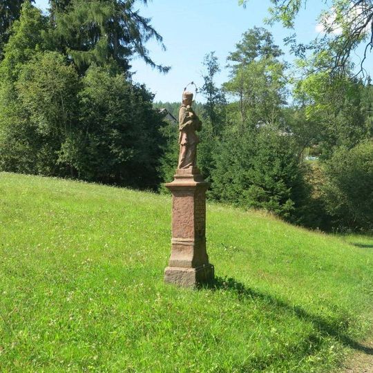 Socha svatého Jana Nepomuckého u cesty k vodojemu v Želechách