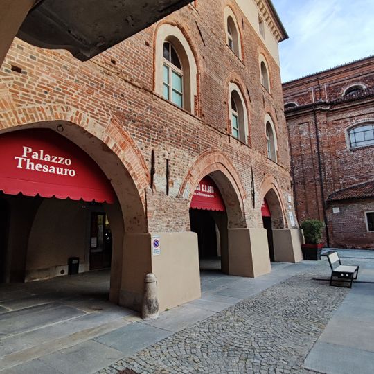 Palazzo Thesauro