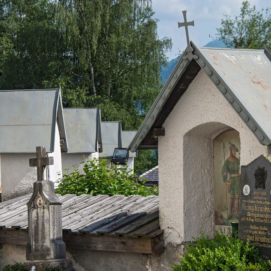 Friedhofsummauerung mit Bildstöcken