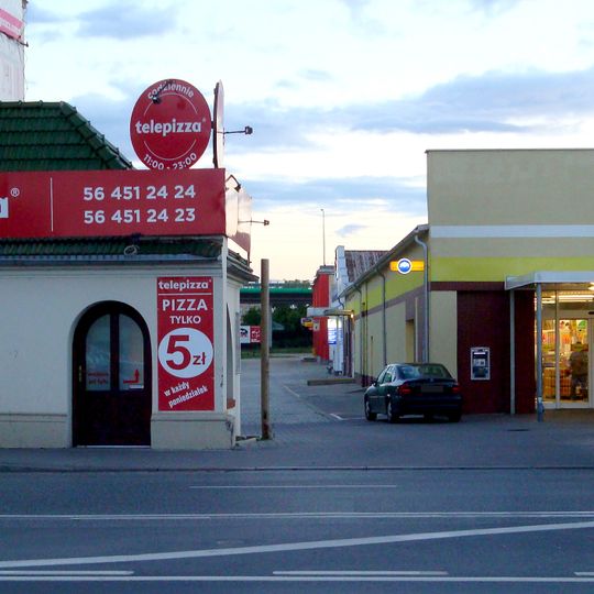 Portiernia z bramą główną