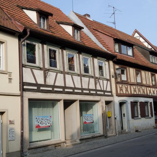 Wohn- und Geschäftshaus