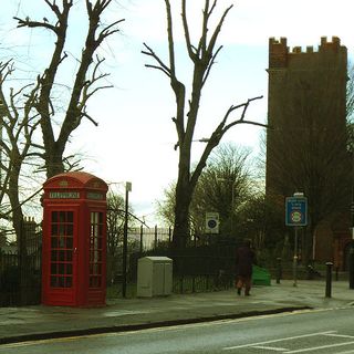 K2 Telephone Kiosk Near Junction With Charlton Church Lane