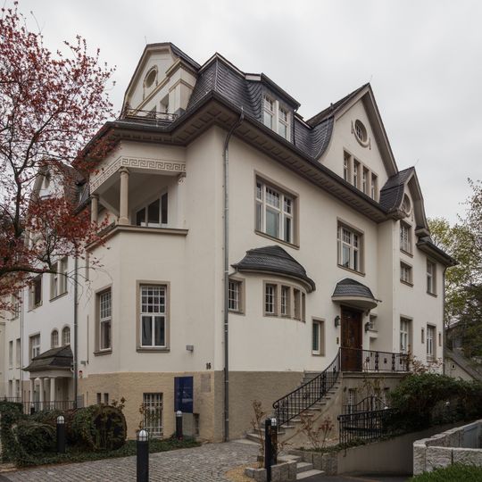 Heinrich-Brüning-Straße 16