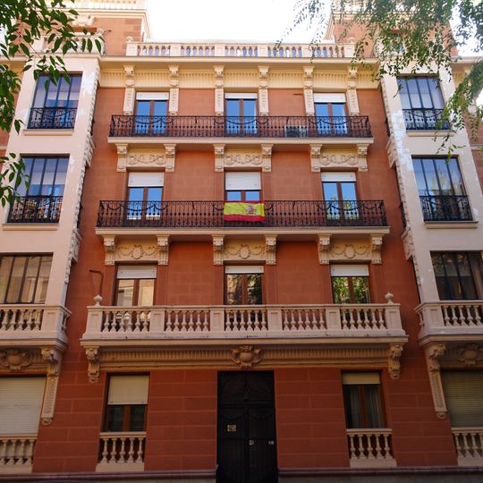 Viviendas en la calle Benito Gutiérrez, 45