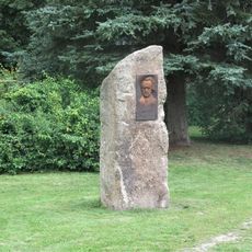 Goethův pomník u polikliniky v Nejdku