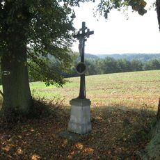 Kříž jihovýchodně od Mlečic