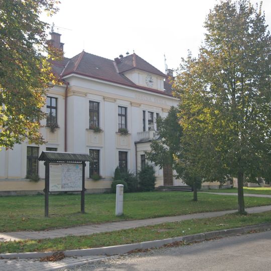 Budova základní školy v Libranticích