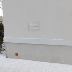 Pamětní deska Vojtěcha Hanzlíka na domě Kladenská 76/23 ve Vokovicích