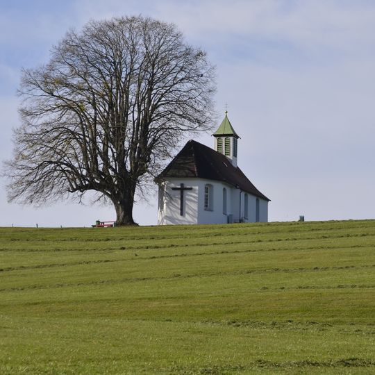 Sommerlinde bei der Heiligkreuz-Kapelle