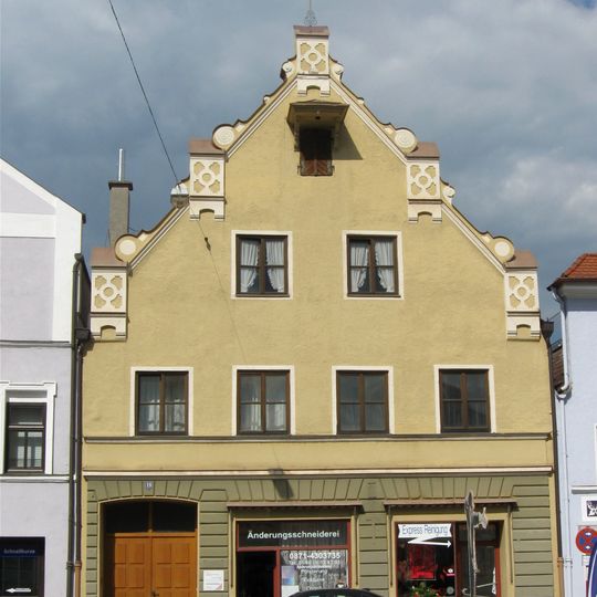 Wohn- und Geschäftshaus