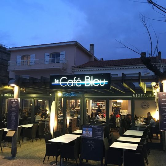 Le Café Bleu