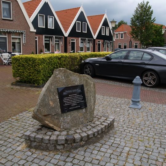 Monument bij het ‘Kerkje aan zee’
