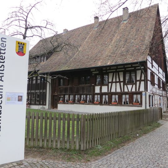 Altstetten, Städelihaus mit Brunnen