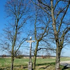 Kříž jižně od Černěvsi