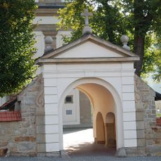 Ogrodzenie z 2 bramkami