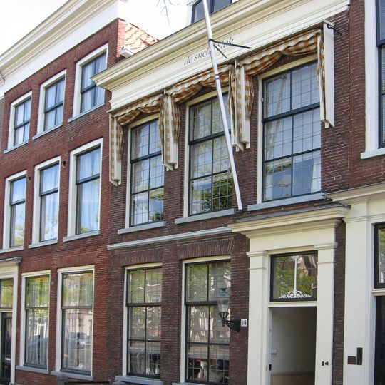 Pand van parterre met verdieping ter breedte van drie assen